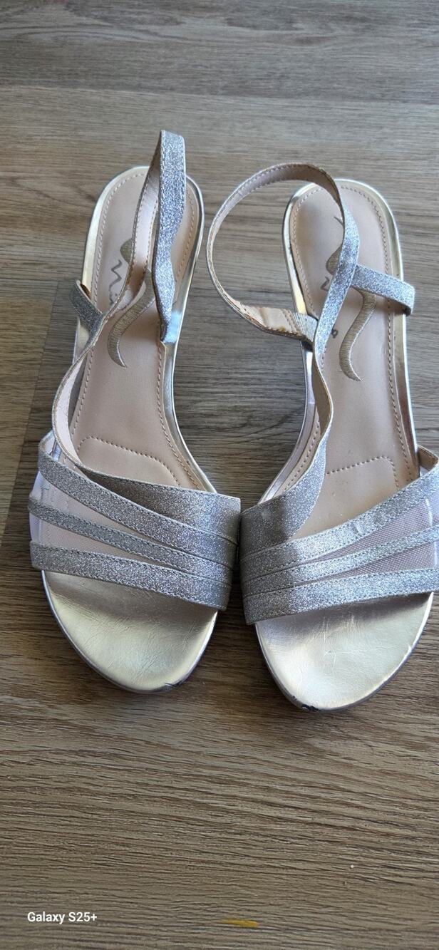 Nina Silver, Glittery, Open-Toe Sexy Leather Glamour Feminine Sandals Size 8M